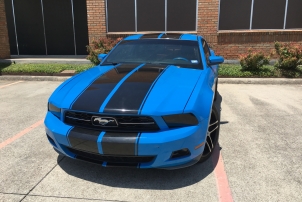 CustomWraps-BlackRacingStripes